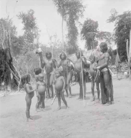Indiens Oyana, Itany. Village de Tapouté