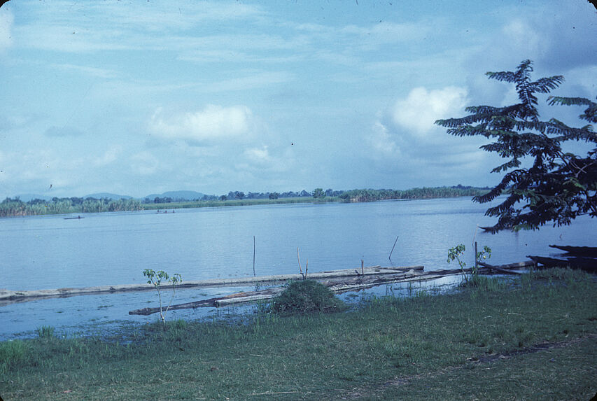 Sepik. Kalembut[?]. Le lac Tchamburi