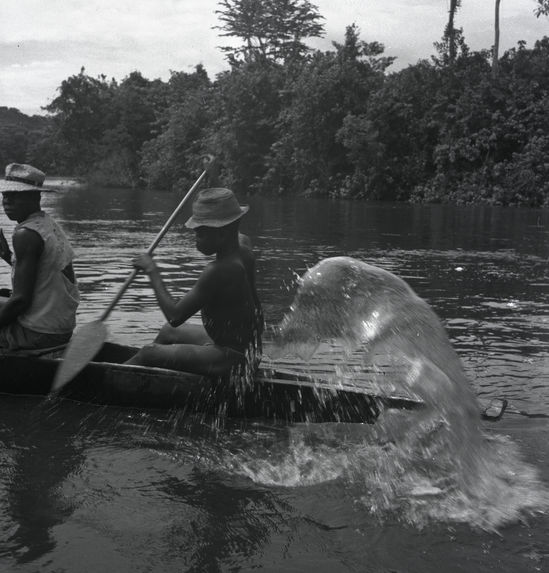 Sans titre [Rameurs dans une pirogue]