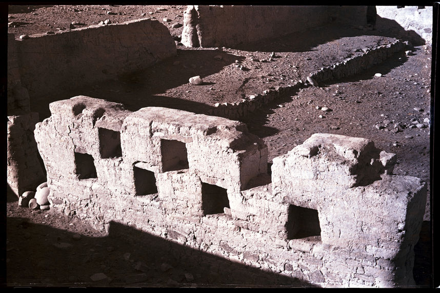 Bande-film de 6 vues concernant Tambo Colorado [vallée de Pisco, site archéologique]