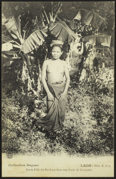 Jeune Fille du Bas-Laos dans une Forêt de bananiers
