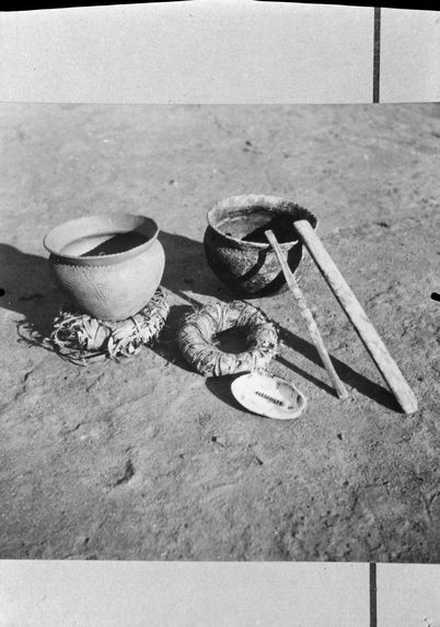 Poterie et outils de potière Ngoundi