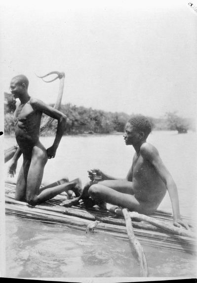 Radeau de papyrus des pêcheurs Luo