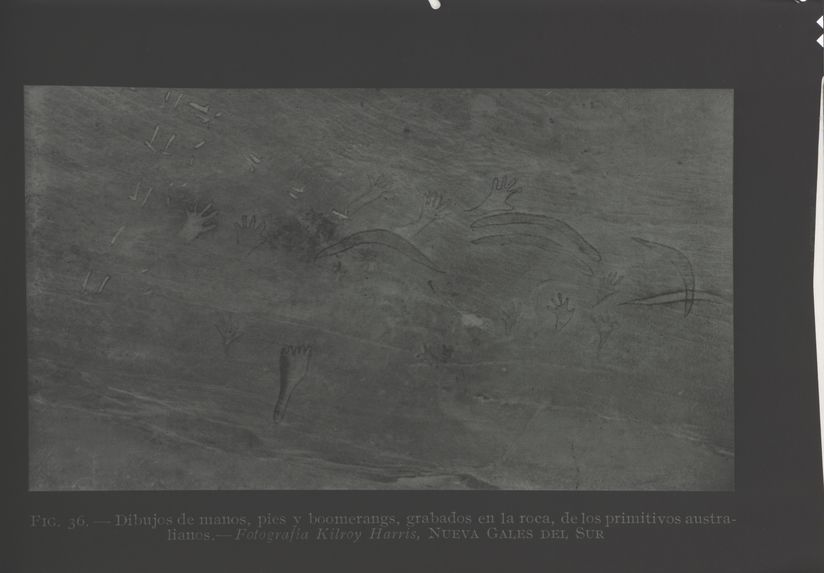 Dibujos de manos, pies y boomerangs, grabados en la roca, de los primitivos australianos