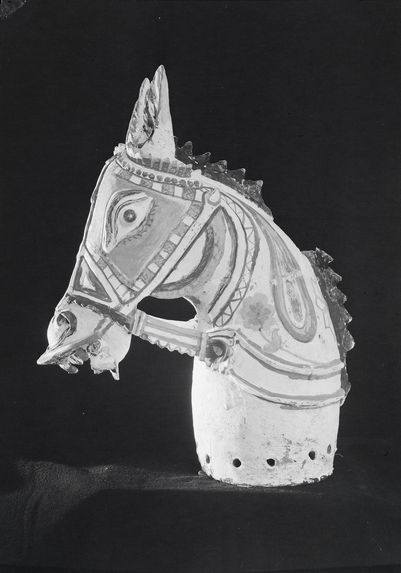 Tête de cheval votive en terre cuite peinte