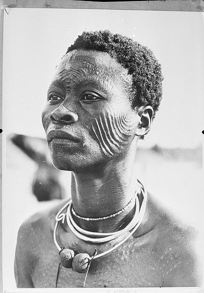 Tatouages caractéristiques de la tribu Booli