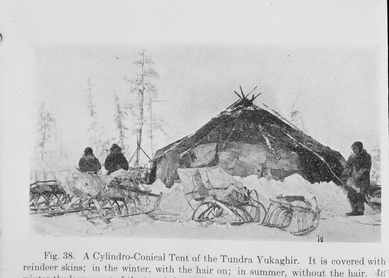 Tente cylindro-conique des Youkaghir de la Toundra