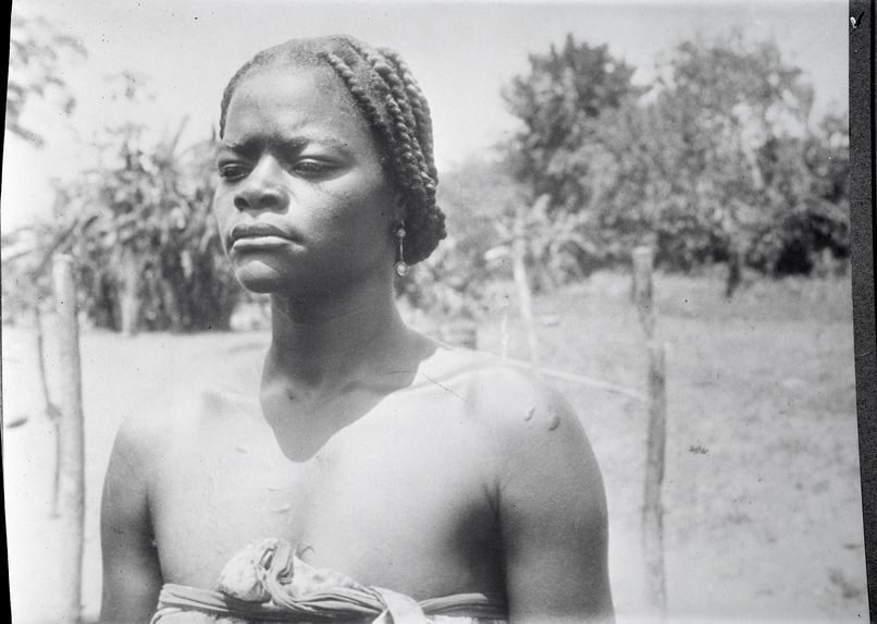 Femme de Mongoumba sur l'Oubangui