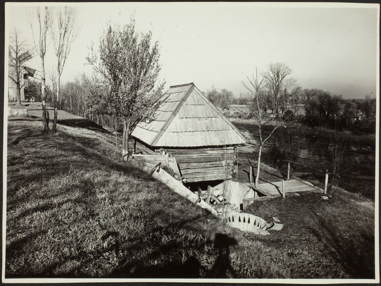 Vue d'une maison du musée du village de Bucarest