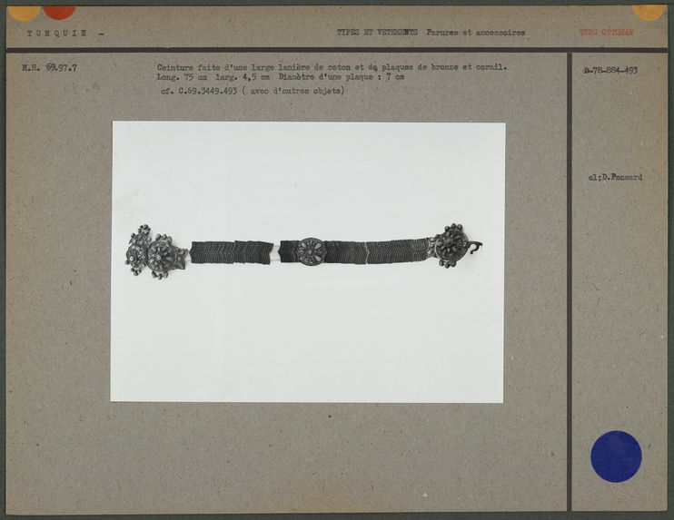 Ceinture faite d'une large lanière de coton