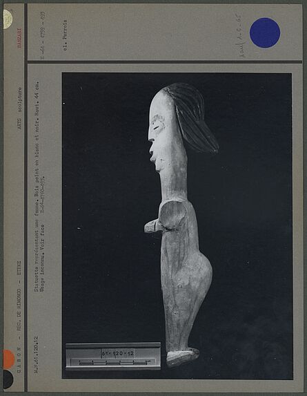 Statuette représentant une femme