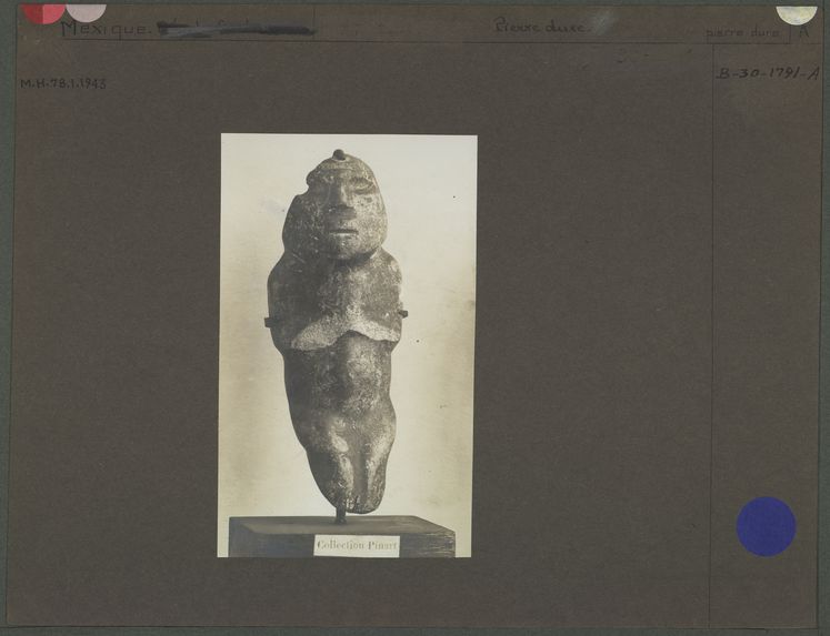 Ebauche de statuette, pierre dure