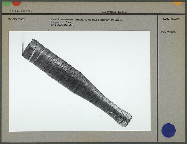 Trompe à embouchure terminale en bois