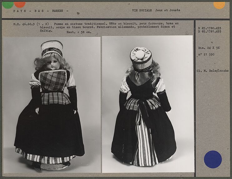 Poupée : Femme en costume traditionnel