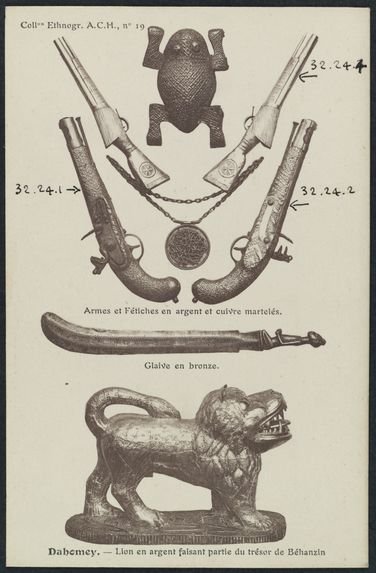 Dahomey - Armes et fétiches en argent et cuivre martelés. Glaive en bronze. Lion en argent faisant partie du trésor de Béhanzin