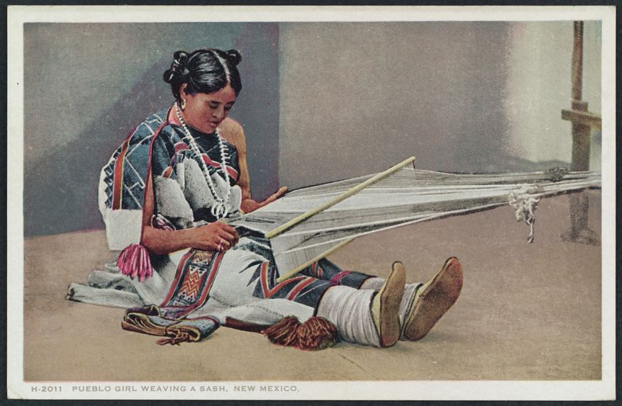 Pueblo girl weaving a sash, New Mexico [Portrait de We'wha]