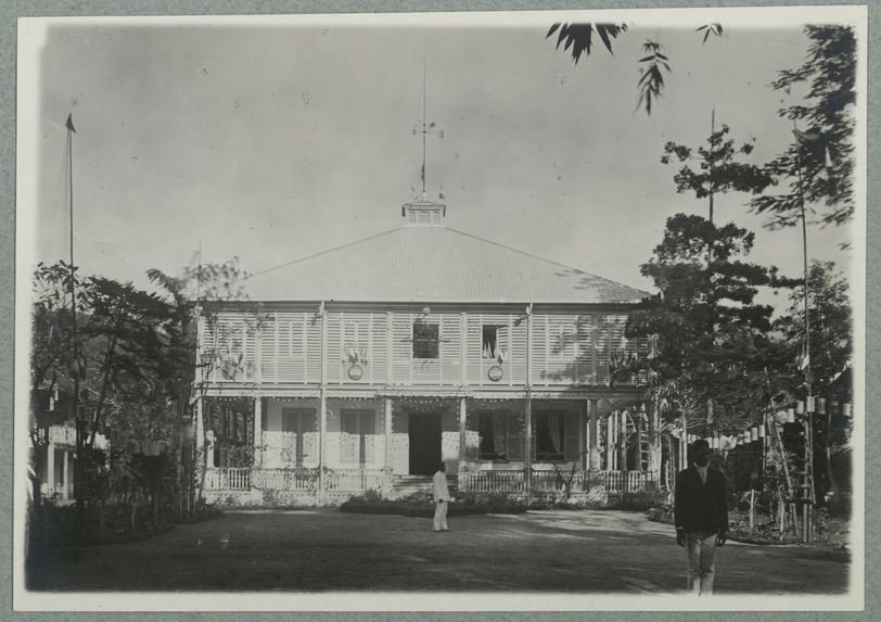Tahiti. Façade de l'hôtel du gouvernement ; 14 juillet 1897