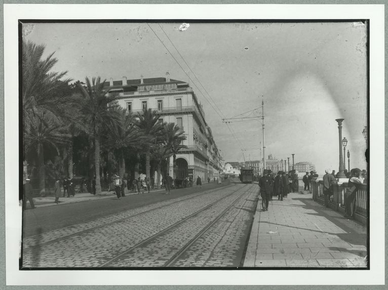 Sans titre [ville à l'architectecture coloniale]