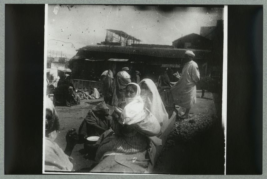 Tanger [femmes sur un banc]