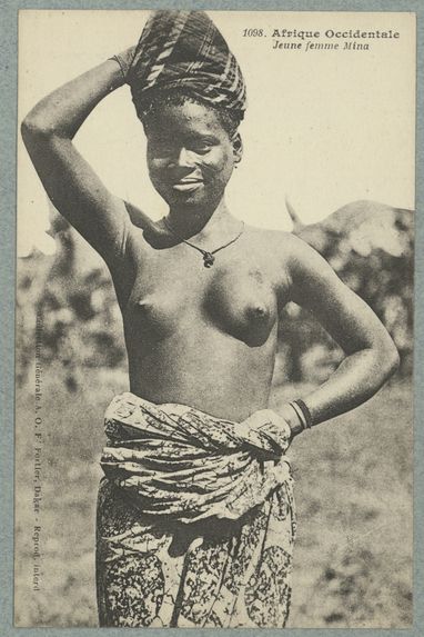 Afrique Occidentale. Jeune femme Mina