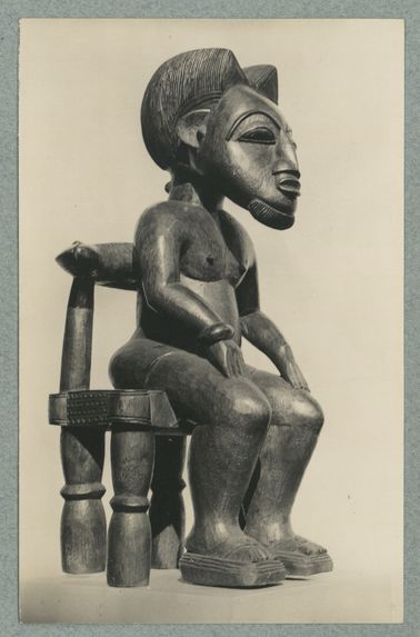 Portrait d'un chef. Sculpture Baoulé de tradition moderne executée par un artisant du Musée