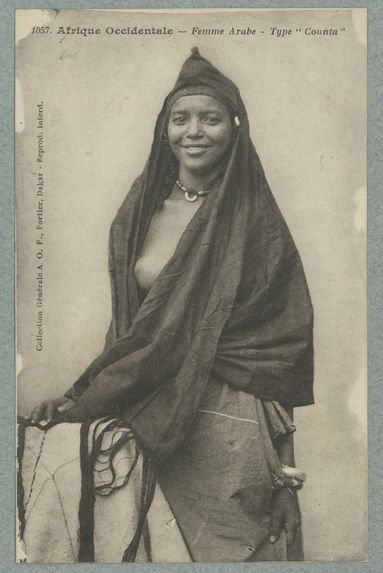 Afrique Occidentale. Femme arabe. Type Counta