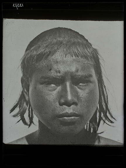 Sumatra - Battak (vue de face) [Portrait d'un homme]