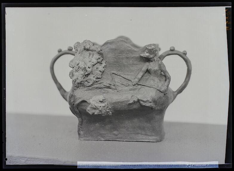 Vase à anses avec pêcheurs, céramique de Gauguin