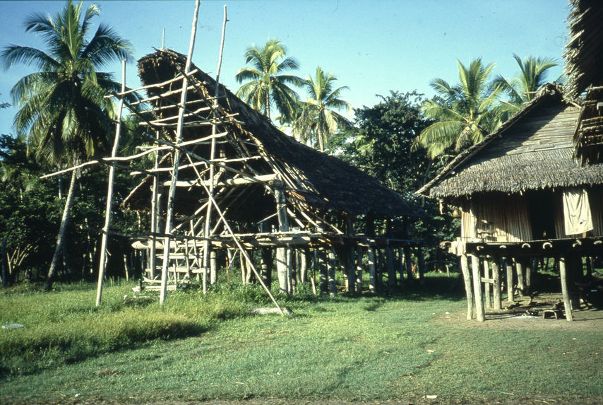 Kambot ; Sepik ; Keram ; Maison des hommes en construction
