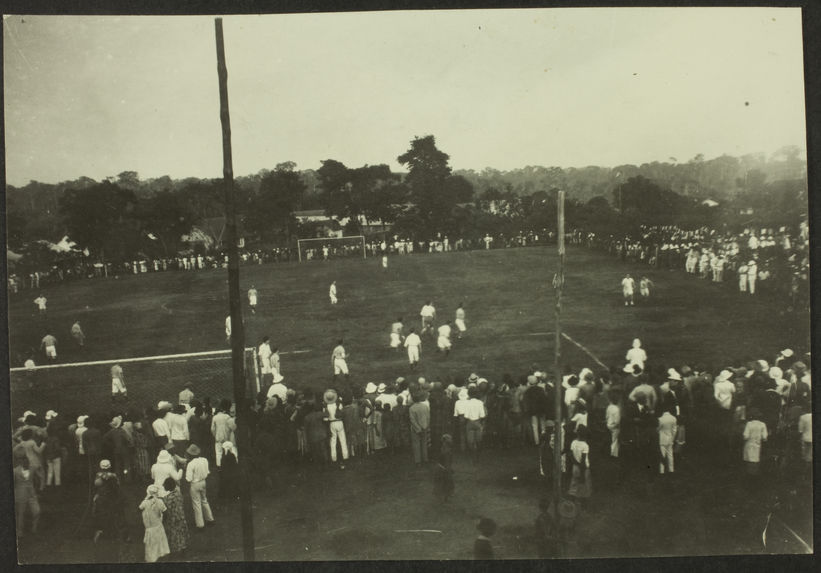 &quot;L'étoile sportive&quot; sur le terrain de football, à Yaoundé en 1925-1926