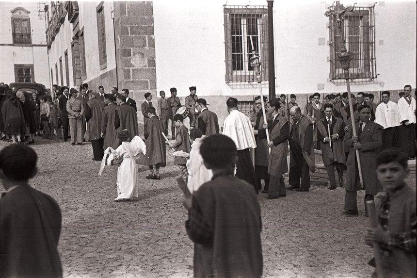 Sans titre [cérémonie religieuse]