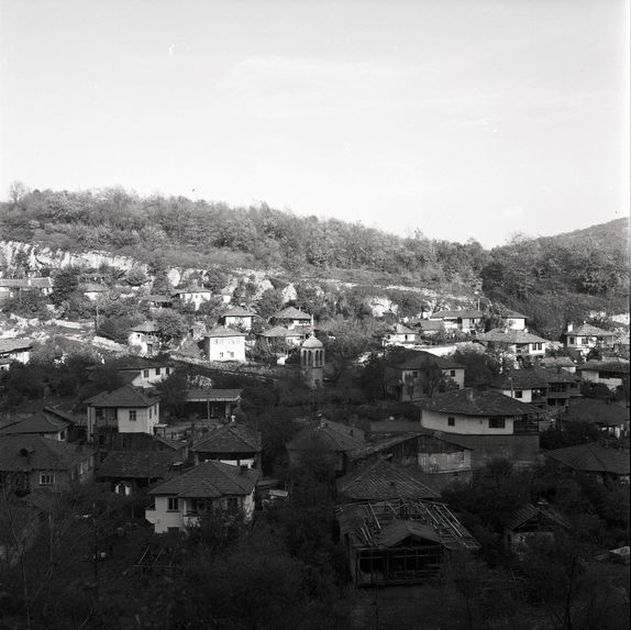 Sans titre [une maison et une vue de la vieille ville]