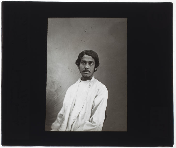 Satyendra Nath Tagore [portrait de face]