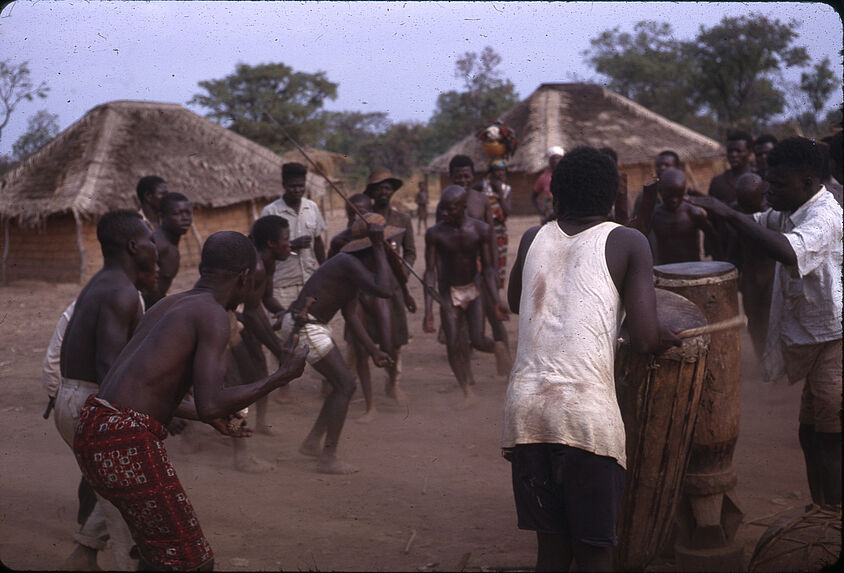 Sans titre [danse des initiés lors du &quot;labi&quot;]