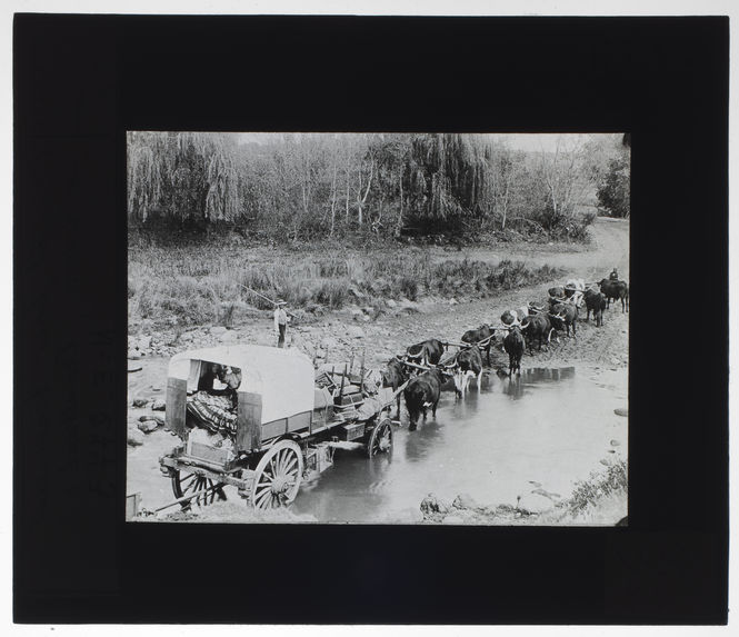 Chariot Boër traversant une rivière