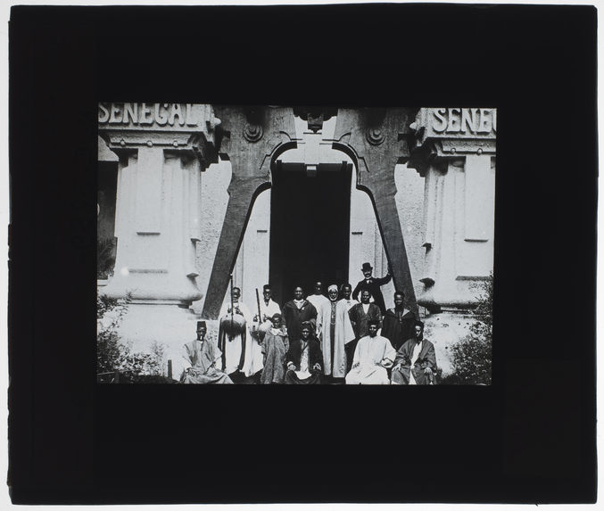 Groupe de Sénégalais. Exposition universelle de 1900