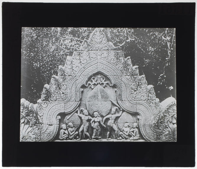 Banteai Srei. Fronton du gopura