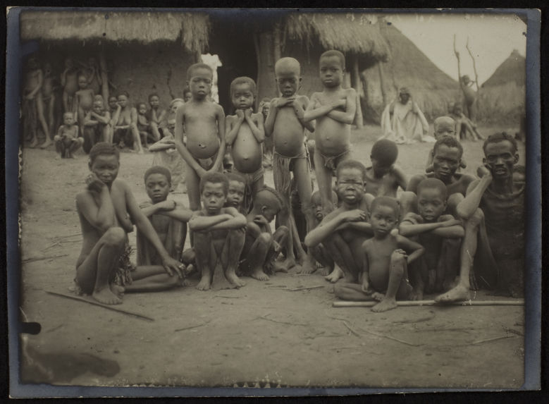 Sans titre [Portrait d'un groupe d'enfants]