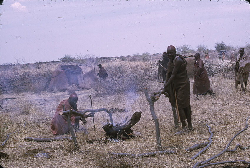 Sans titre [maasaï et emplacement d'un feu]