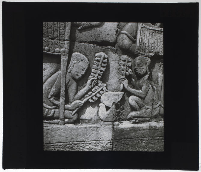 Bas-relief du Bayon. Séchage du poisson