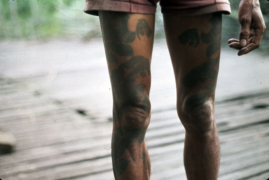 Tatouages aux jambes