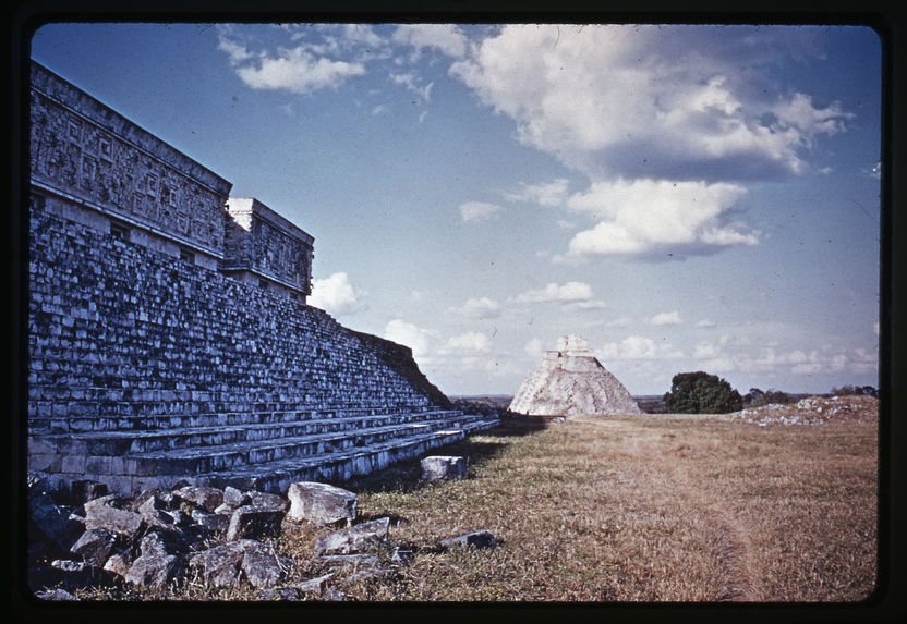 Palais du gouverneur et pyramide du Devin