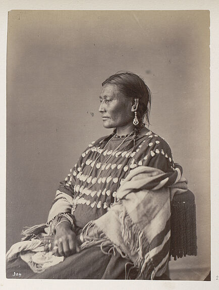 Wa-Hu'-Wa-Pa. Ear of Corn. (Squaw of Lone Wolf. Profile.) Ogalalla