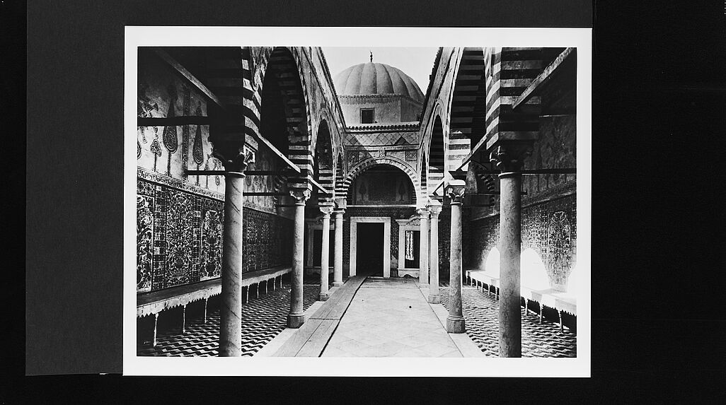 Intérieur de la mosquée du Barbier