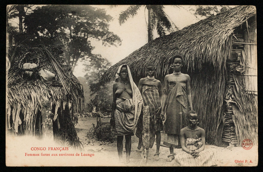 Congo Français. Femmes fiotes aux environs de Loango