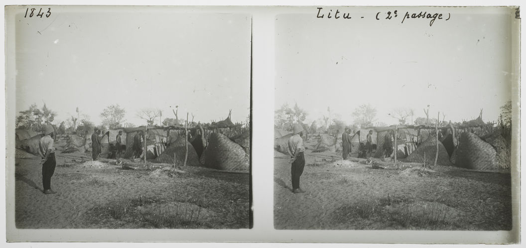 Litu, deuxième passage [hommes dans un village]