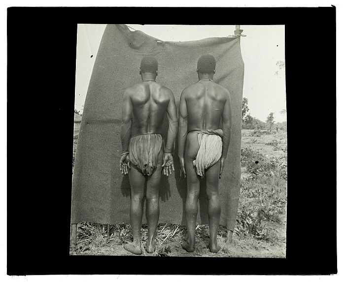 Types de Gengistes, rivière Luéti, campement du 12 novembre 1913