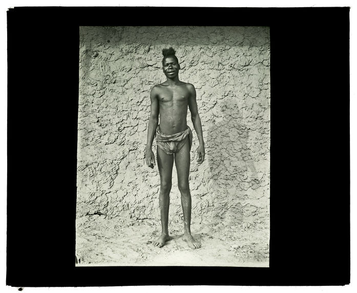 Type de Luchazi, haute Luanginga, 25 septembre 1913 [homme de face]