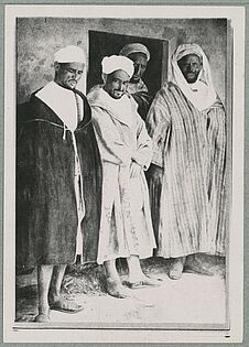 Abdel Krim (au milieu) ramené à la Makama de Targuist, 28 mai 1926