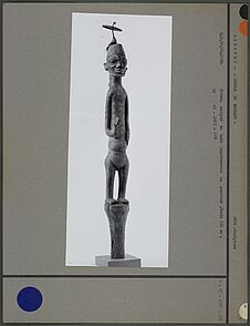 Poteau sculpté en bois